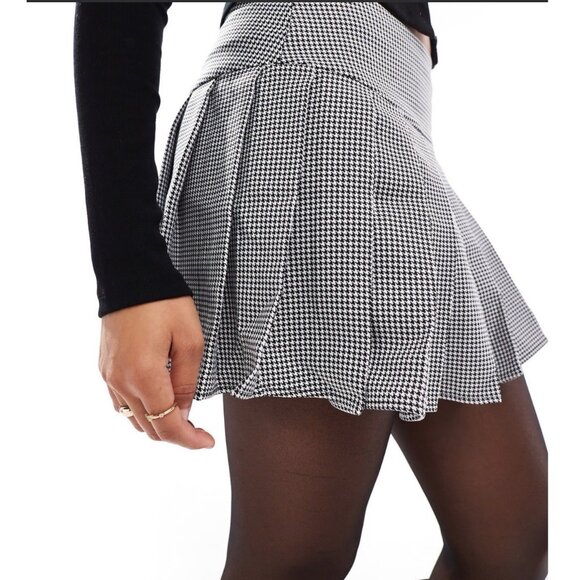 asos design Rare black white checked pleated Fit Flare mini skirt 6 Small - Picture 4 of 6